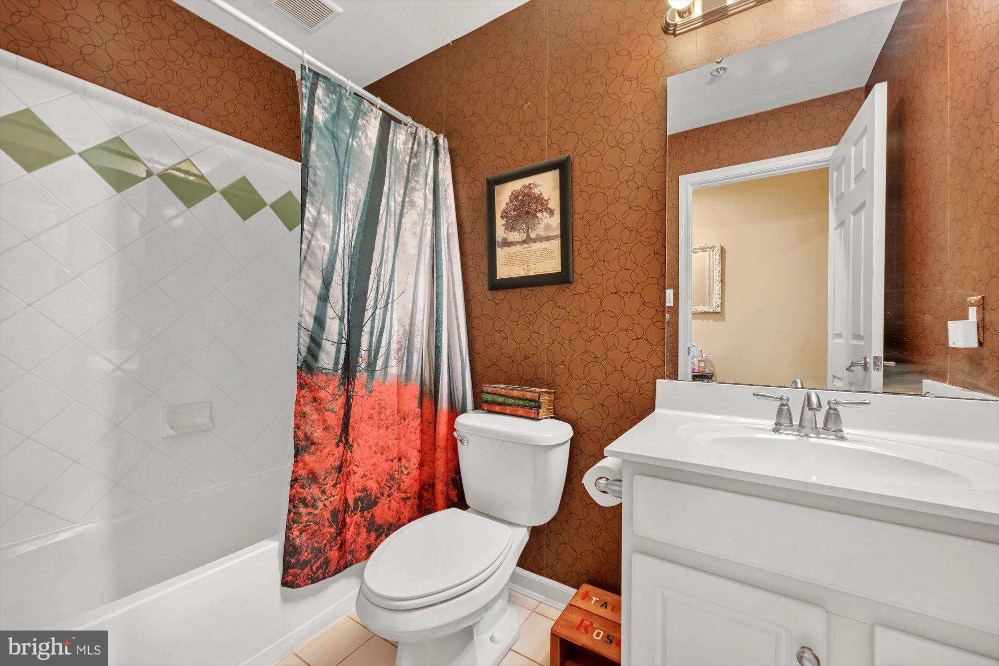 ROUND HILL - Residential