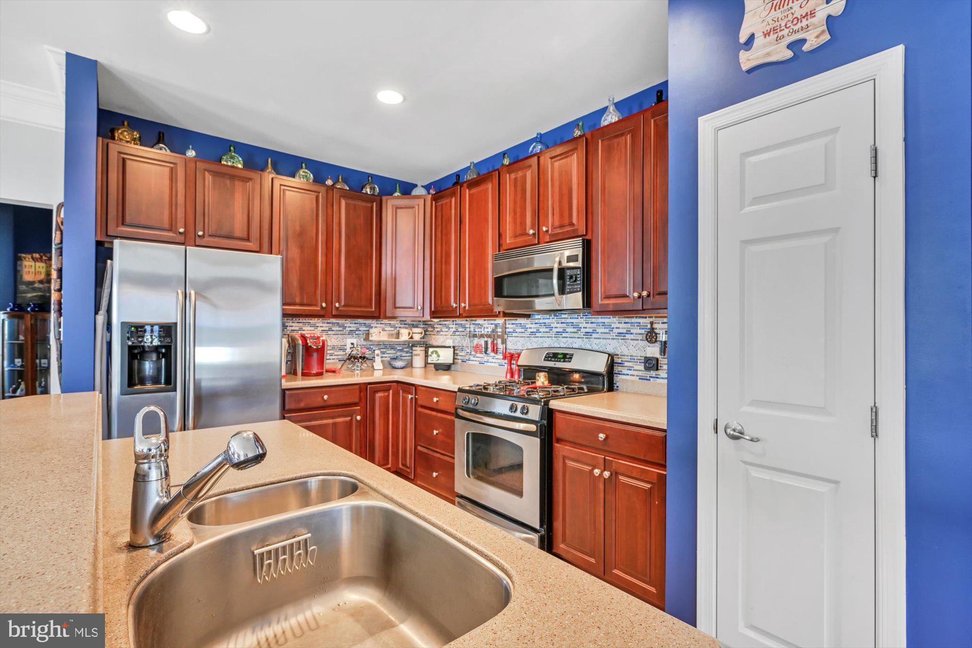 ROUND HILL - Residential