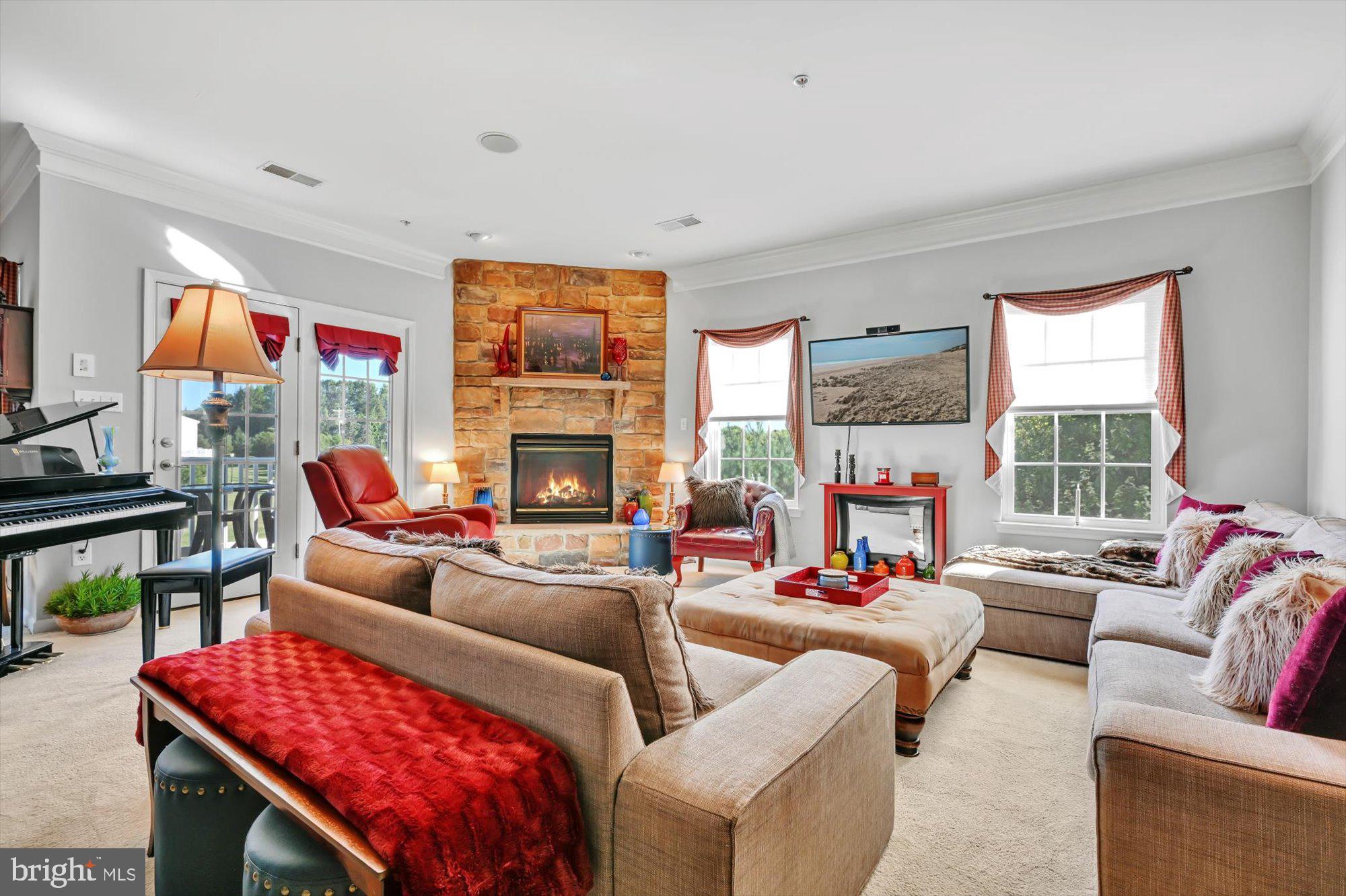 ROUND HILL - Residential