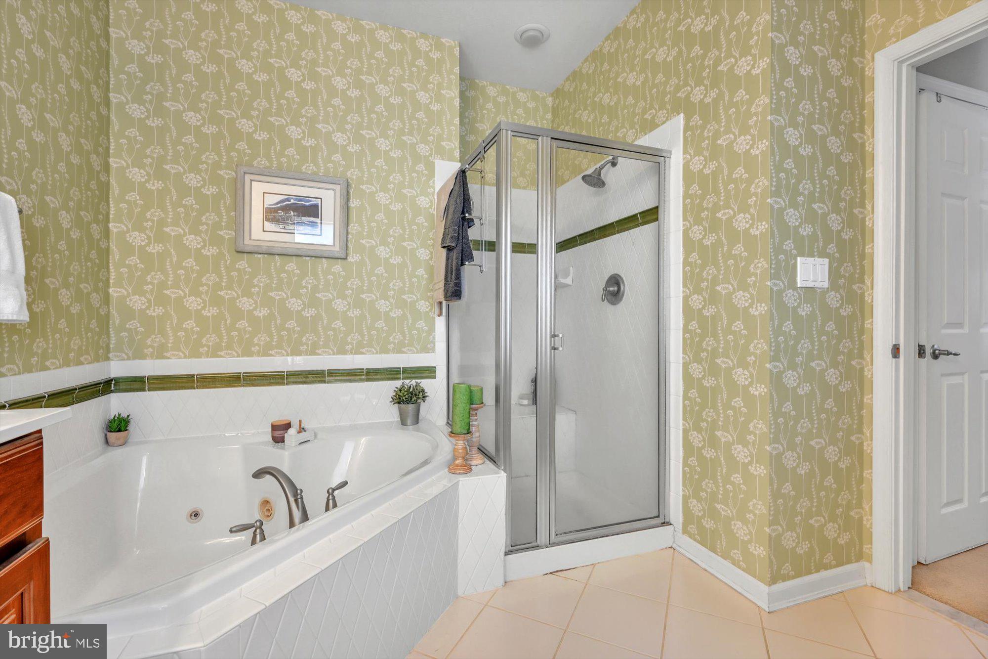 ROUND HILL - Residential