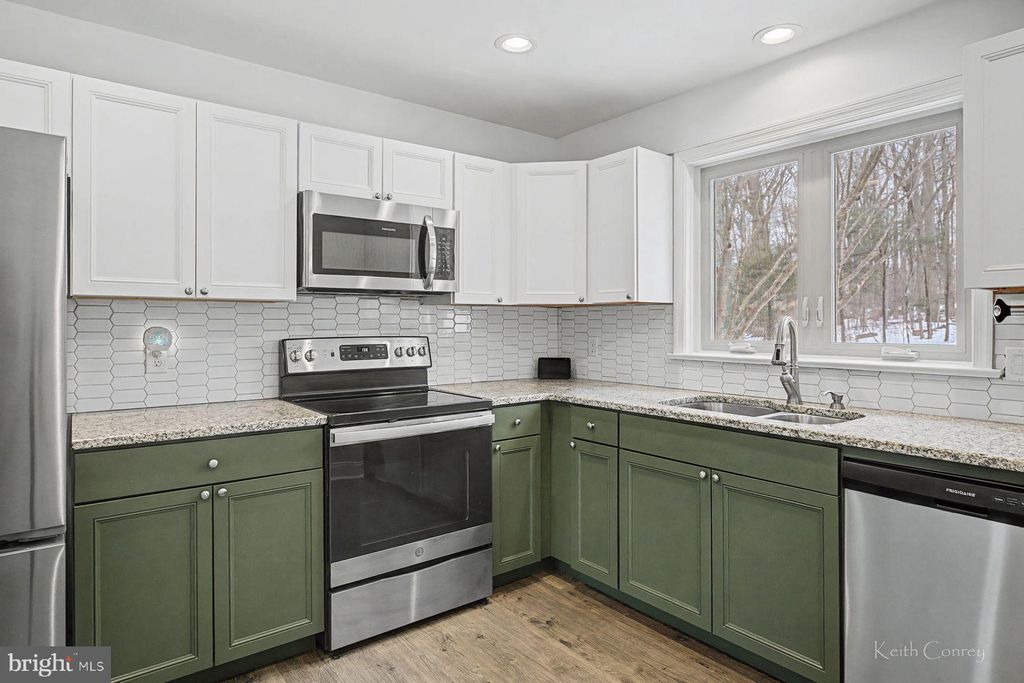 Photo of 8 Laurel Dr, GLENMOORE, PA 19343 (MLS # PACT2116786)