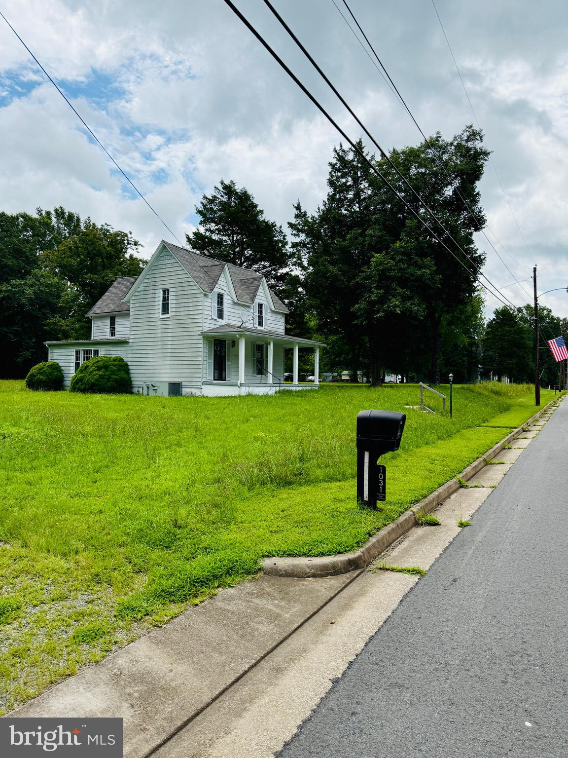 1031 MACDONALD DRIVE