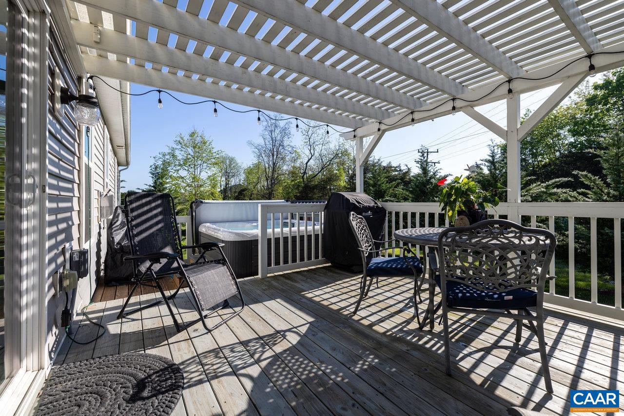 MEADOWBROOK - Residential