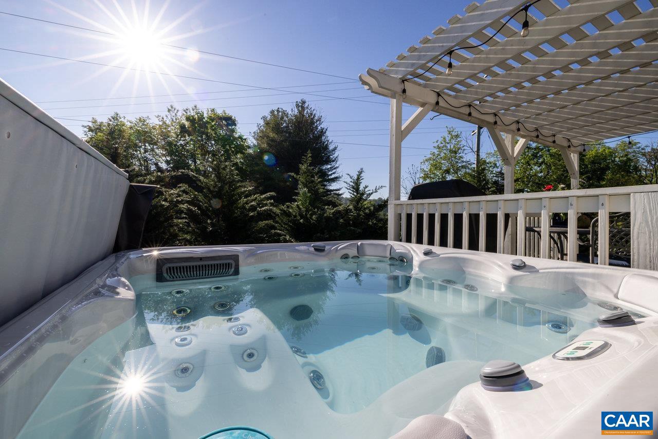 MEADOWBROOK - Residential