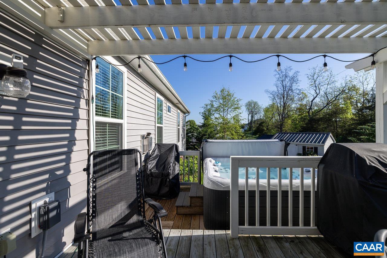 MEADOWBROOK - Residential