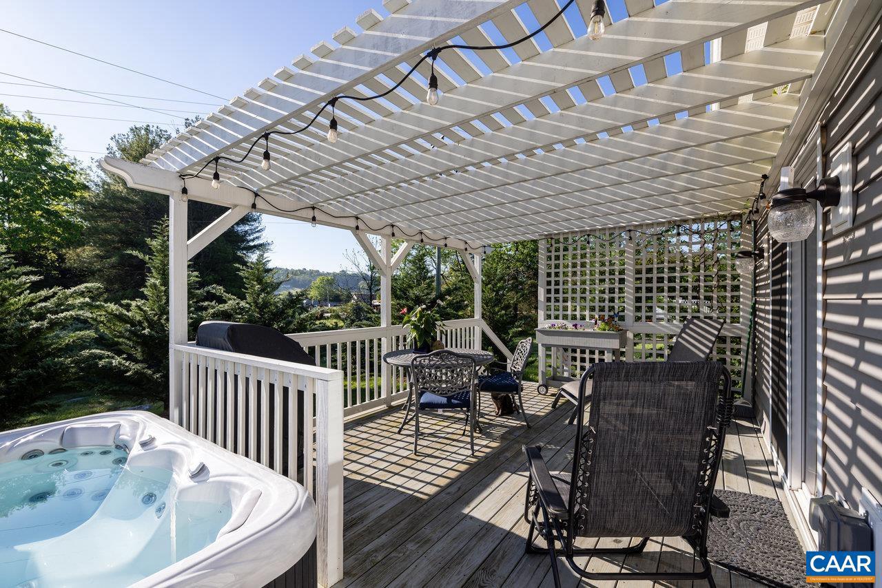 MEADOWBROOK - Residential