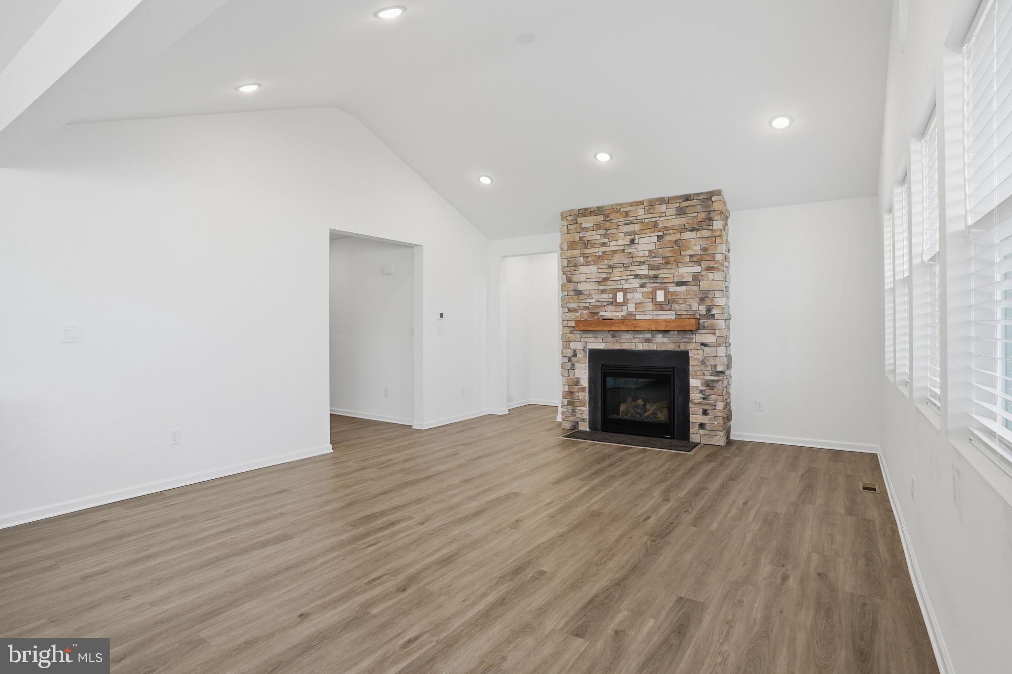 EGRET SHORES - Residential