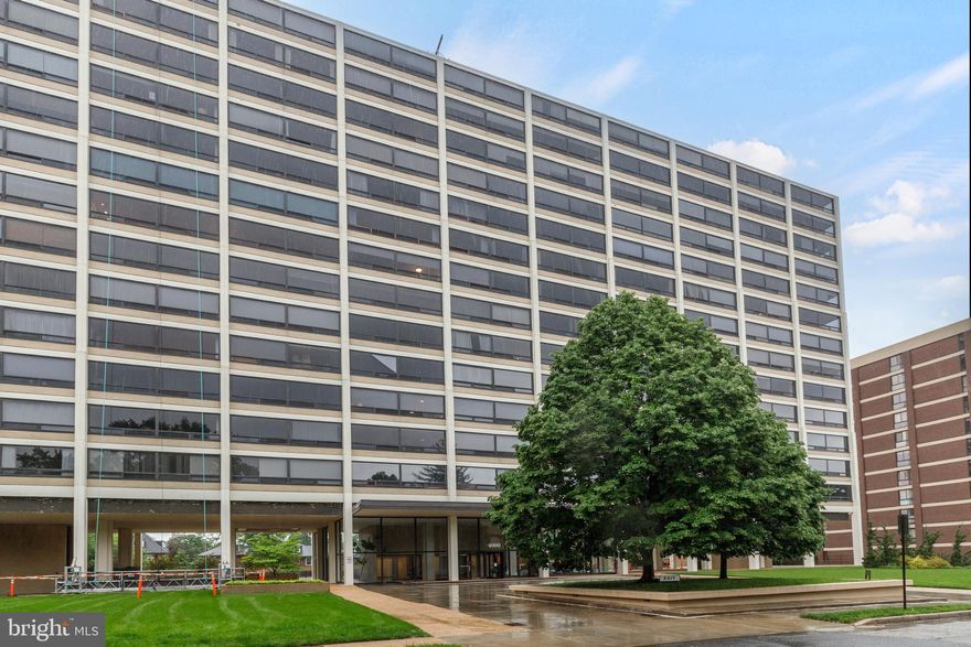 Welcome to 4000 N Charles St #905, Baltimore, MD 21218! Nestled in the heart of the highly sought-after Tuscany-Canterbury neighborhood, this bright and spacious 1-bedroom, 1-bath condo offers comfortable, low-maintenance living in one of Baltimore’s most desirable areas.
Step inside to a generous open-concept layout featuring oversized picture windows that flood the space with natural light and frame stunning city views. The separate dining area, highlighted by stylish pendant lighting, flows seamlessly into the well-maintained kitchen, complete with stainless steel appliances and ample cabinet space.
The spacious bedroom offers a peaceful retreat with great closet space, and the bathroom is designed for comfort and function. Residents of this secure, elevator building enjoy top-notch amenities including a refreshing swimming pool.
Just minutes from Johns Hopkins University, The Baltimore Museum of Art, Sherwood Gardens, and charming cafes and shops, this is a rare opportunity to own in one of the city’s most iconic buildings. Don’t miss your chance to make this light-filled condo your new home!