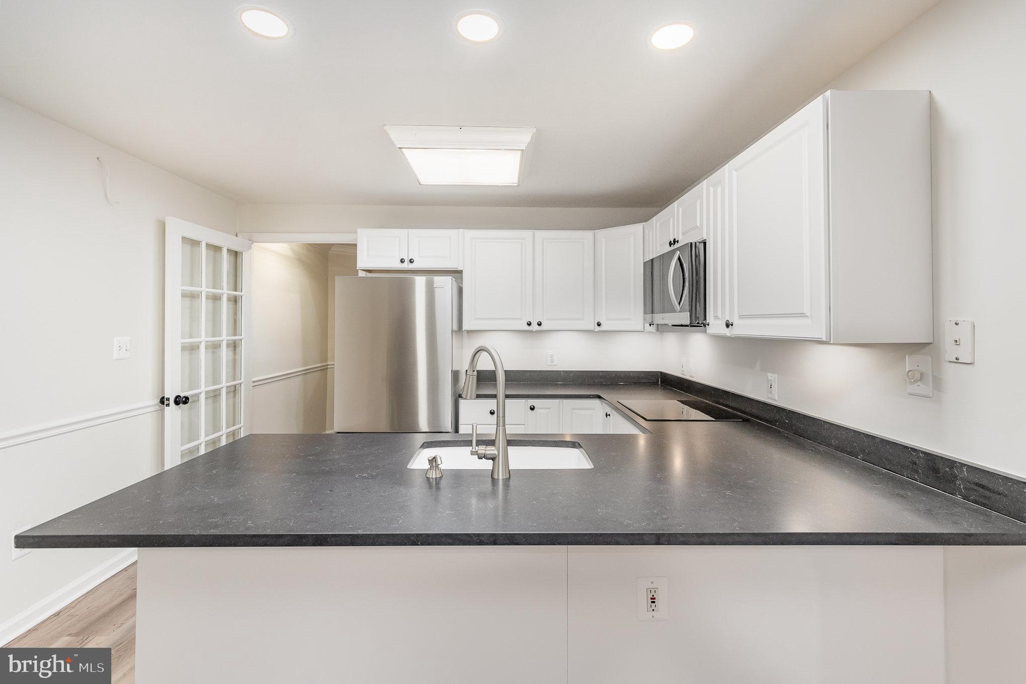 CRYSTAL LAKE - Residential