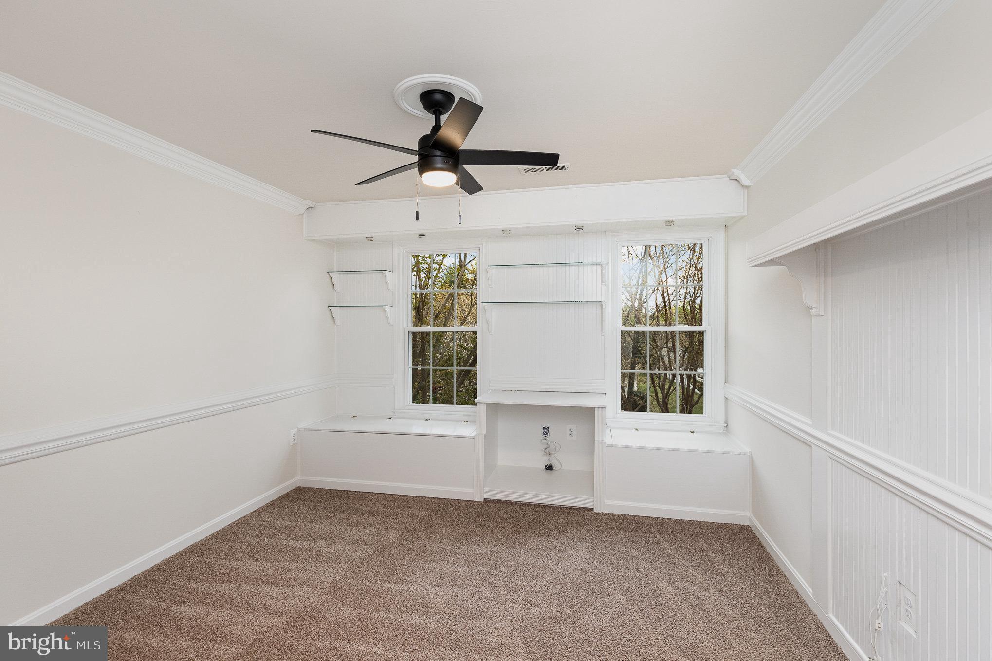 CRYSTAL LAKE - Residential