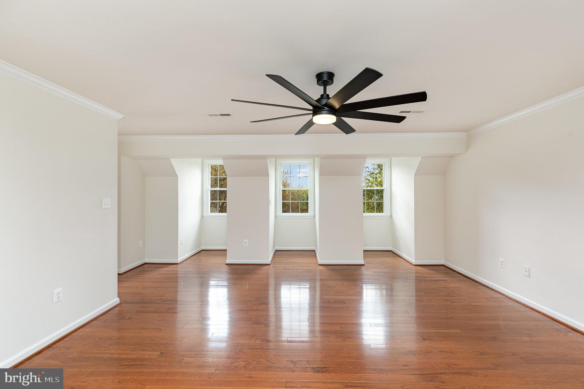 CRYSTAL LAKE - Residential