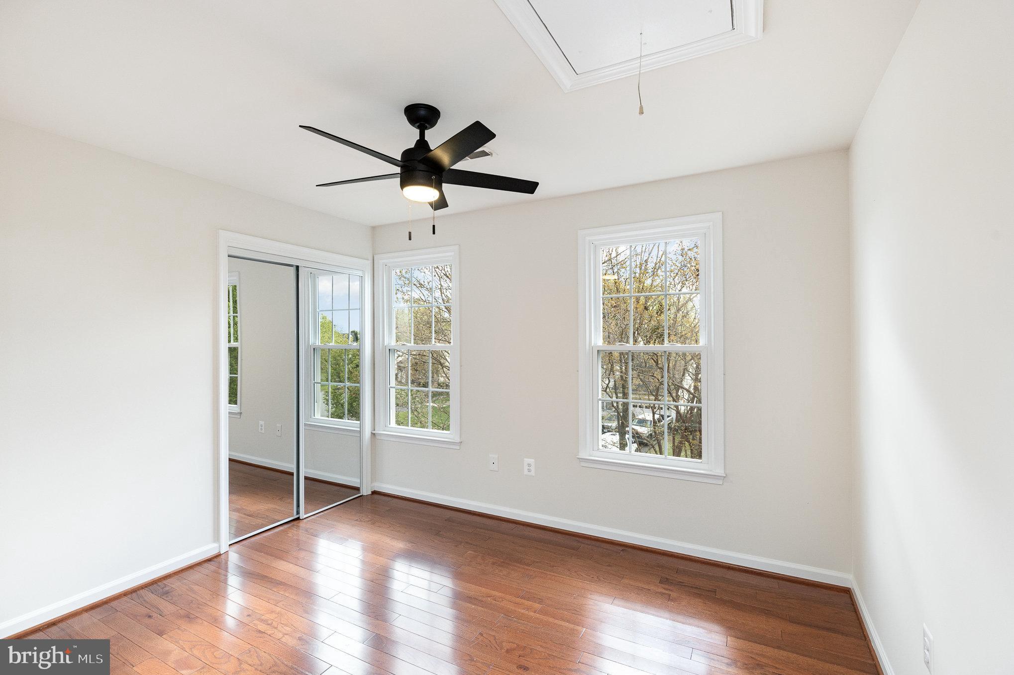 CRYSTAL LAKE - Residential