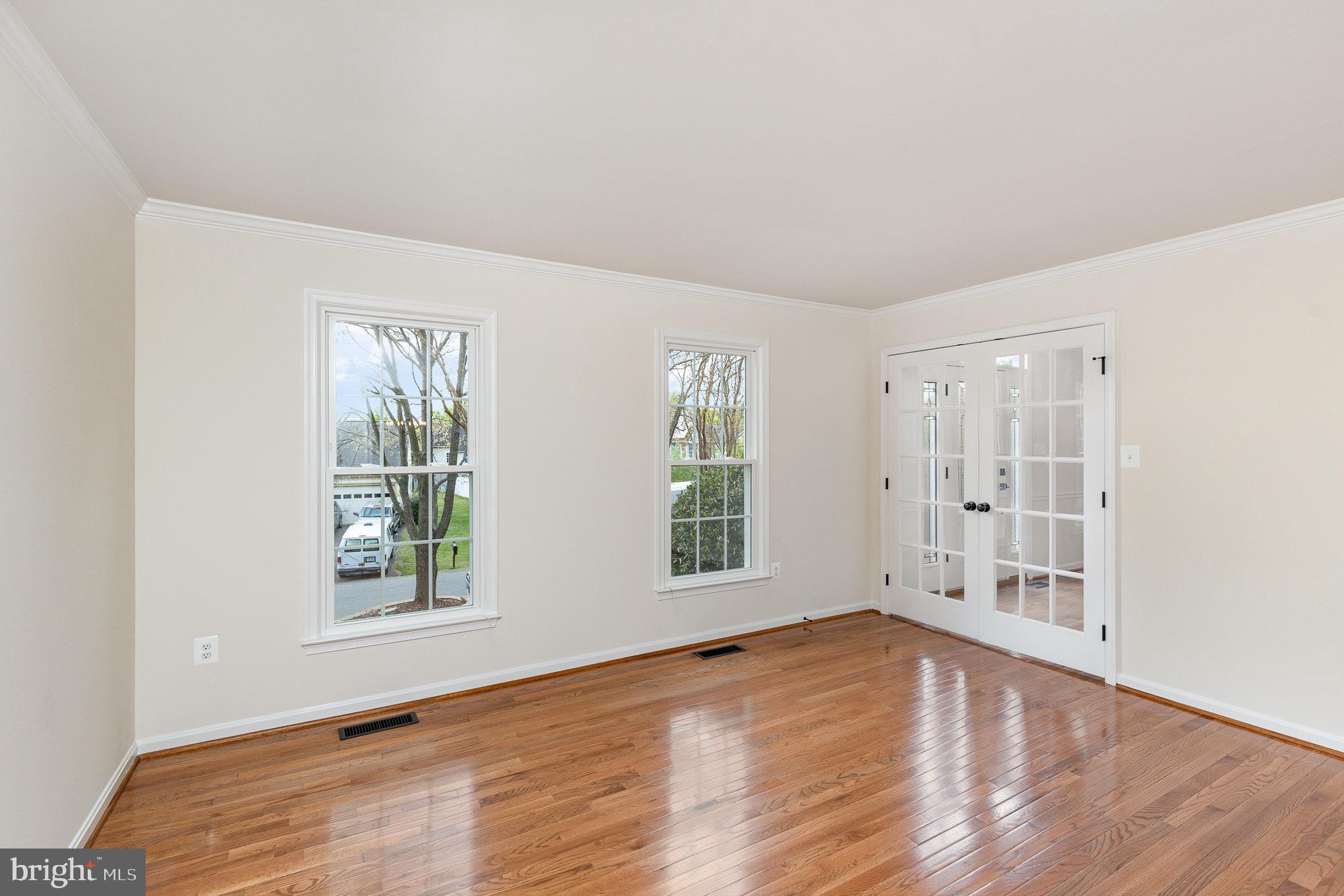 CRYSTAL LAKE - Residential