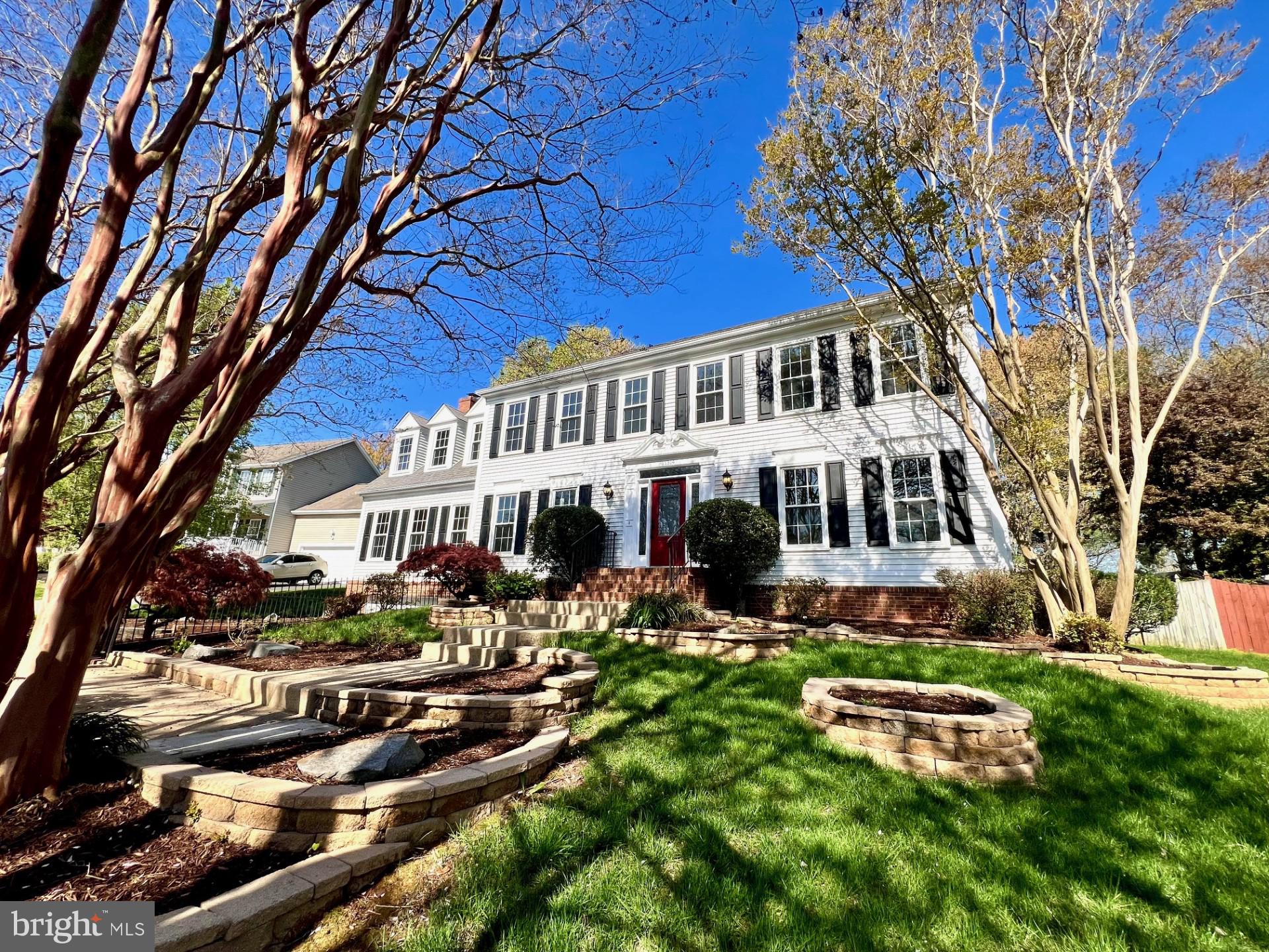 CRYSTAL LAKE - Residential