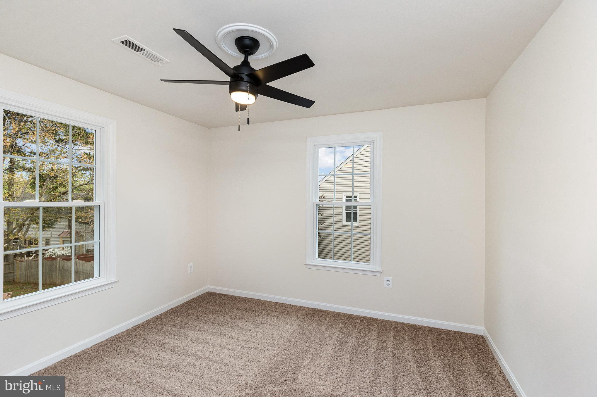 CRYSTAL LAKE - Residential