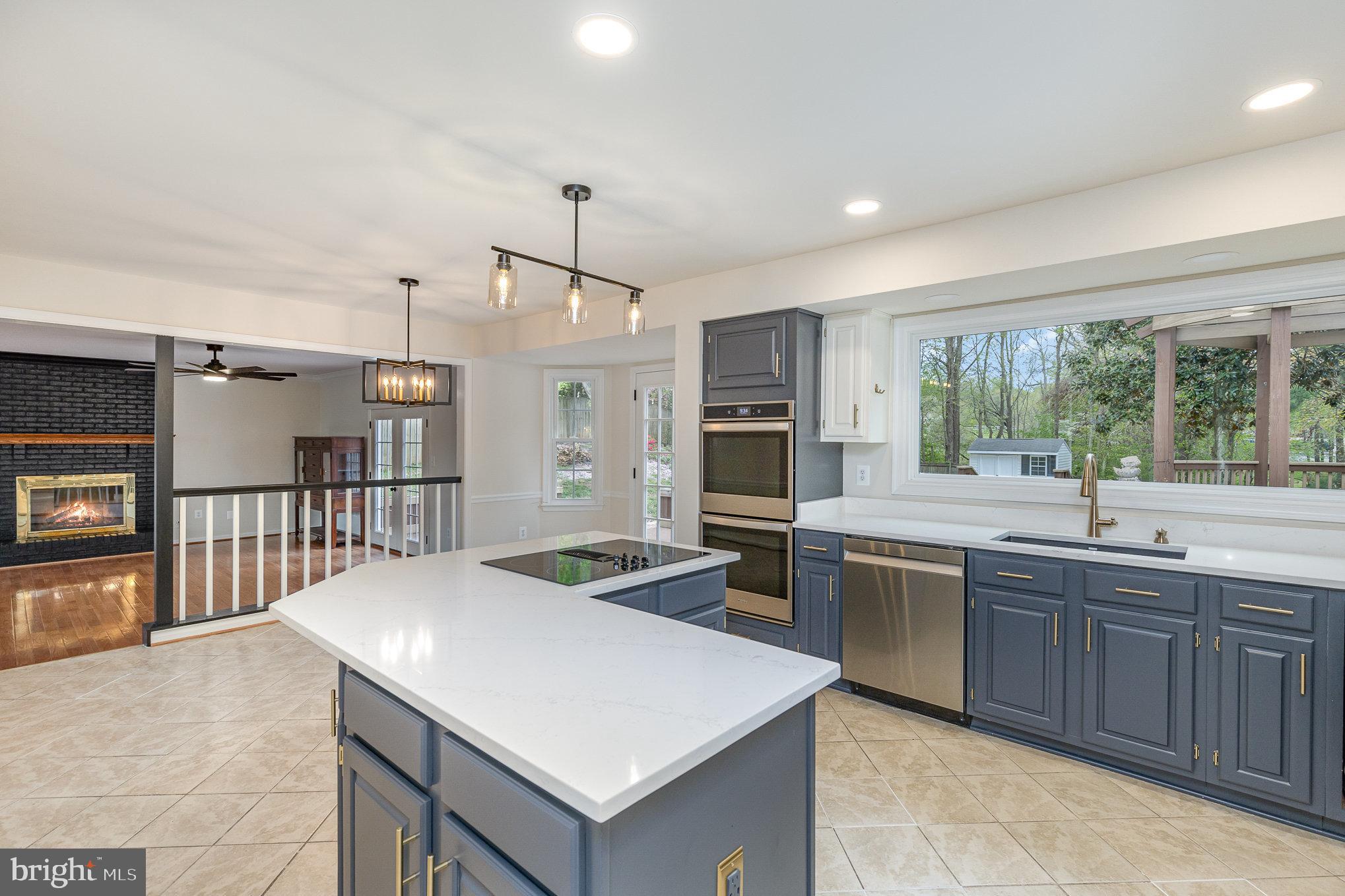 CRYSTAL LAKE - Residential