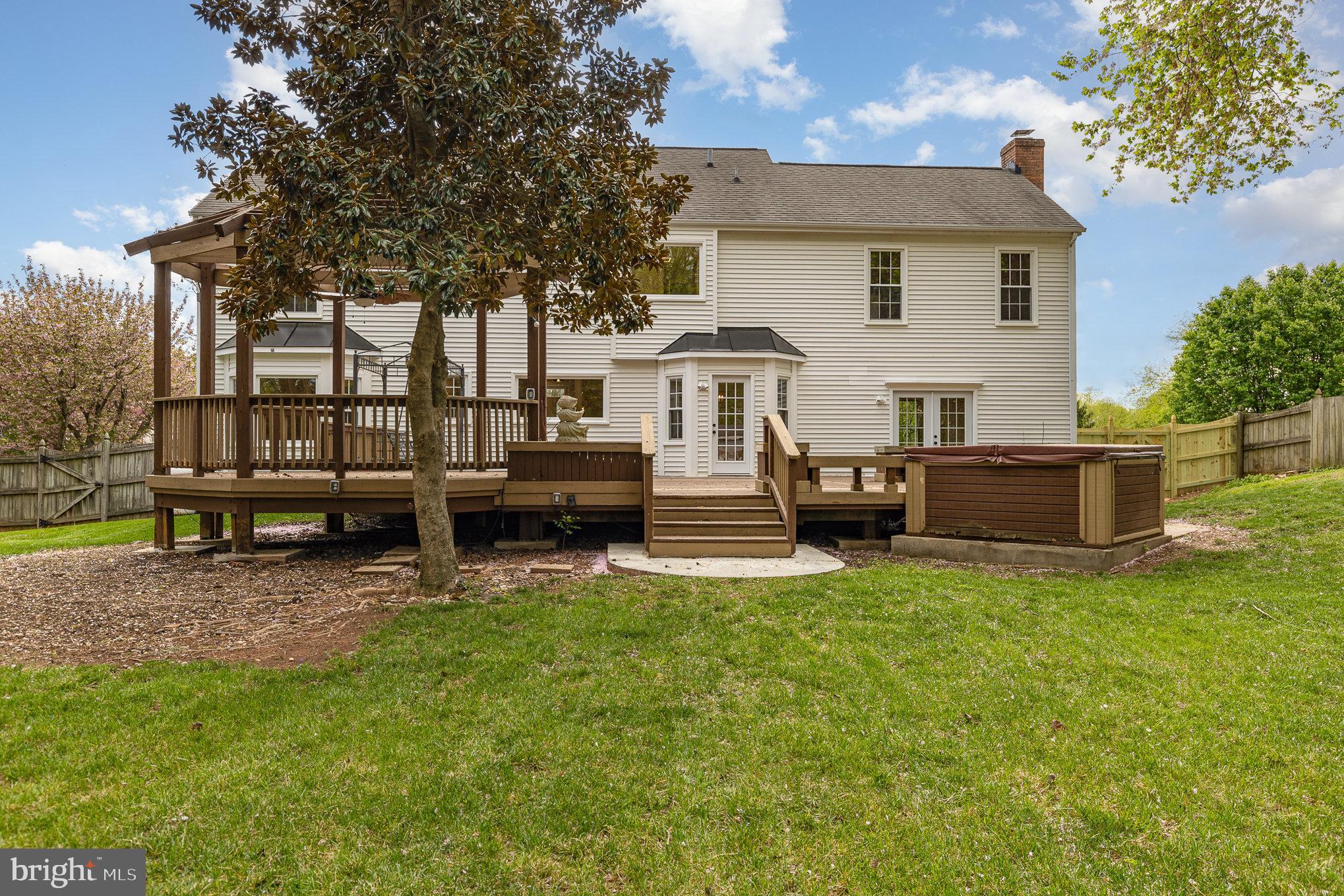 CRYSTAL LAKE - Residential