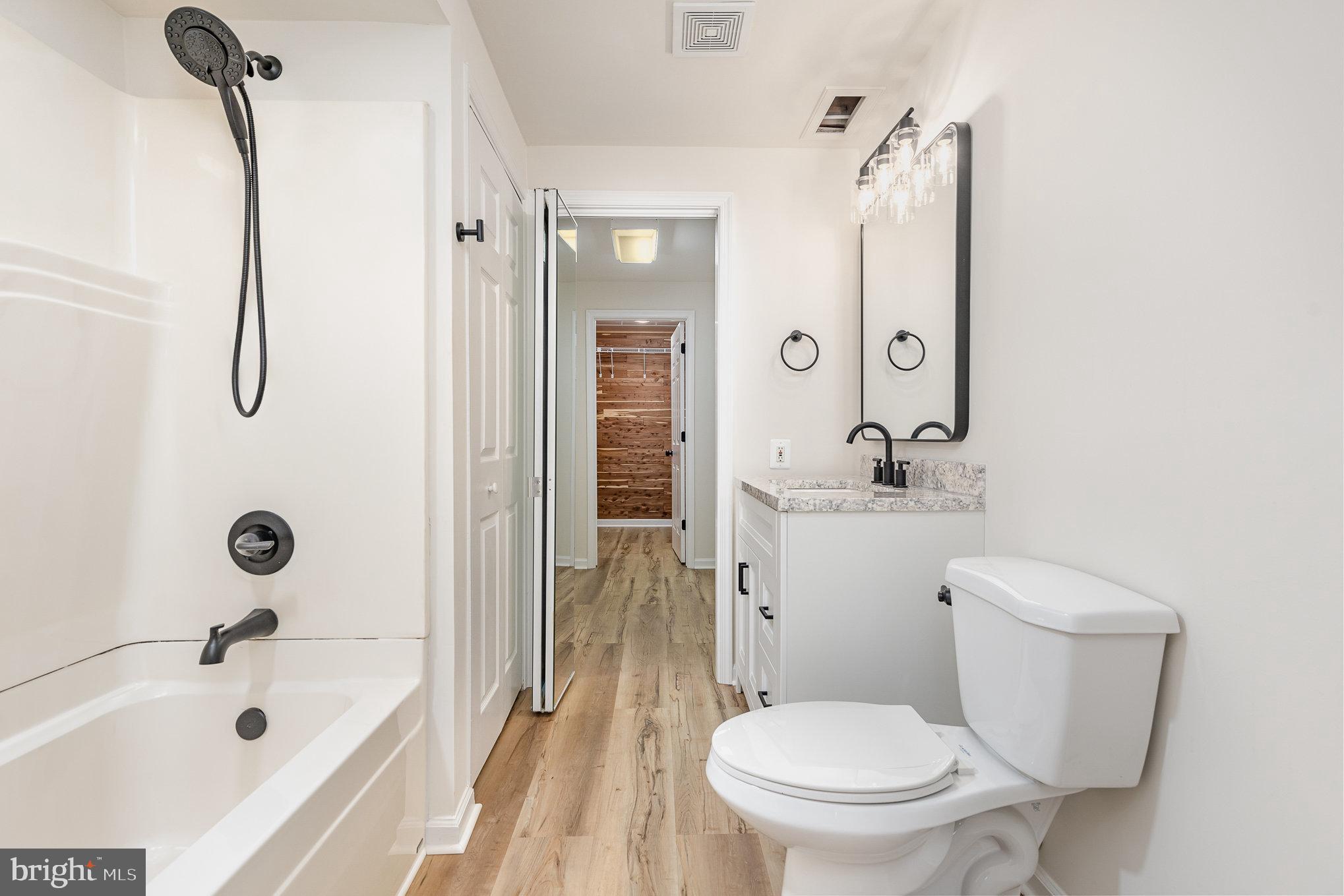 CRYSTAL LAKE - Residential