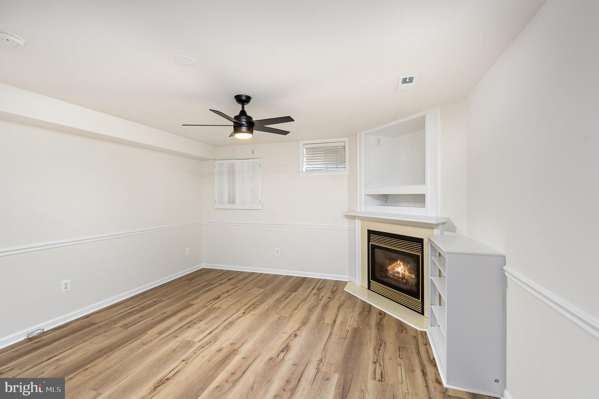 CRYSTAL LAKE - Residential