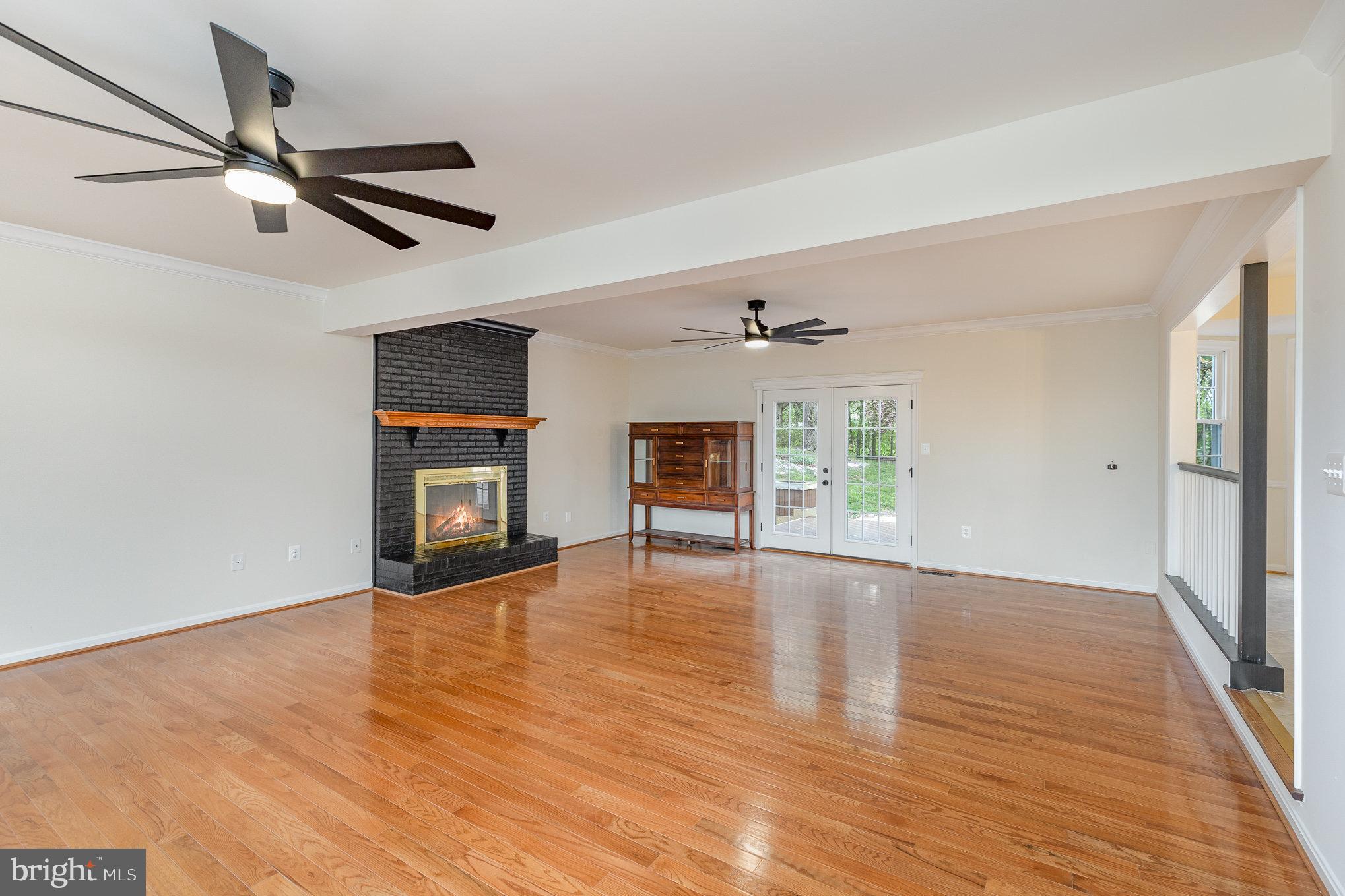 CRYSTAL LAKE - Residential