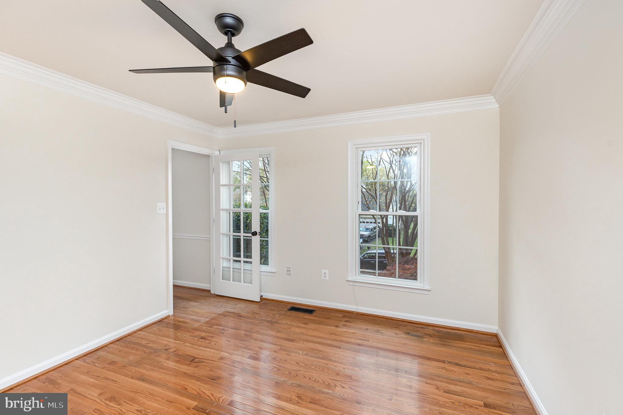 CRYSTAL LAKE - Residential