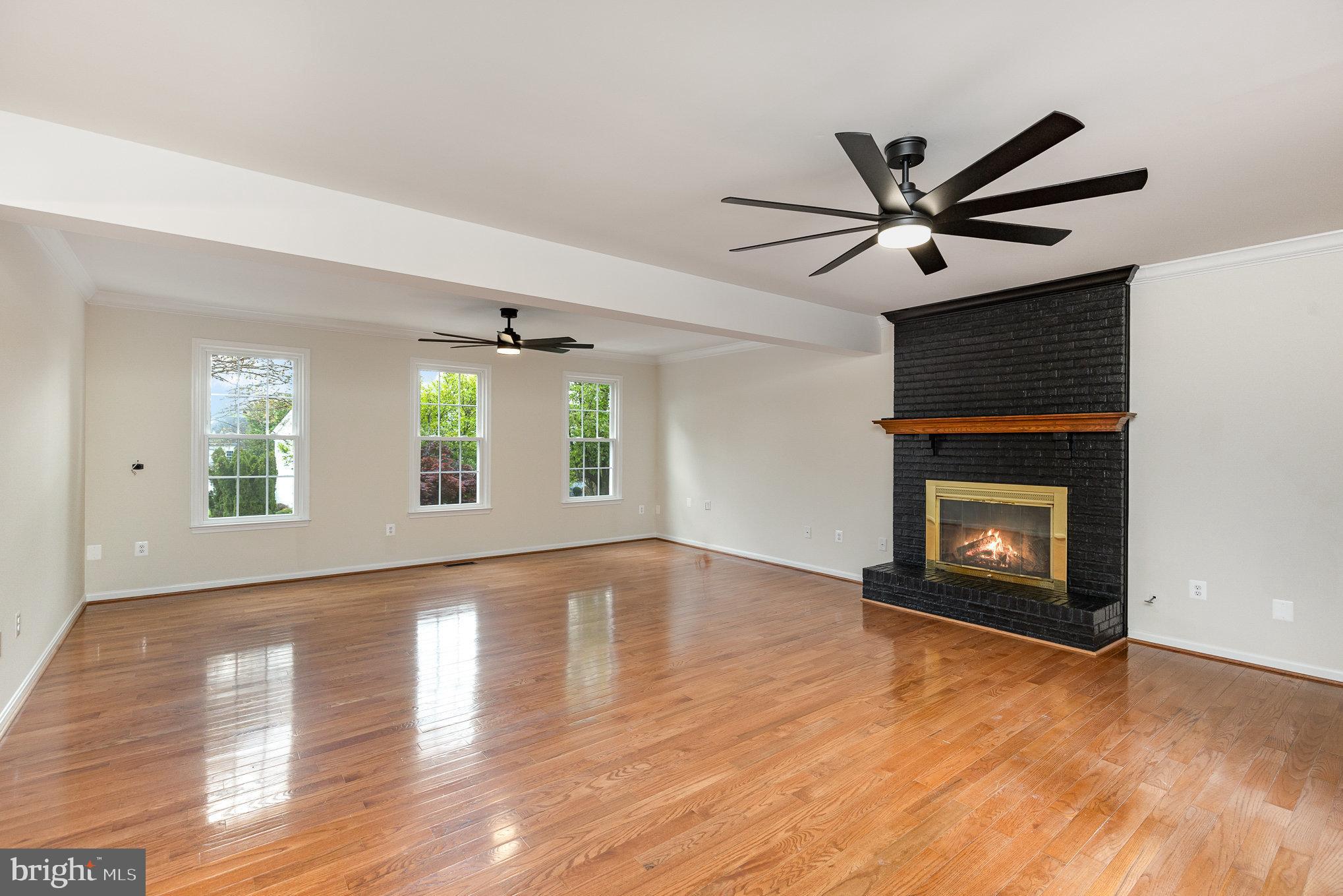 CRYSTAL LAKE - Residential