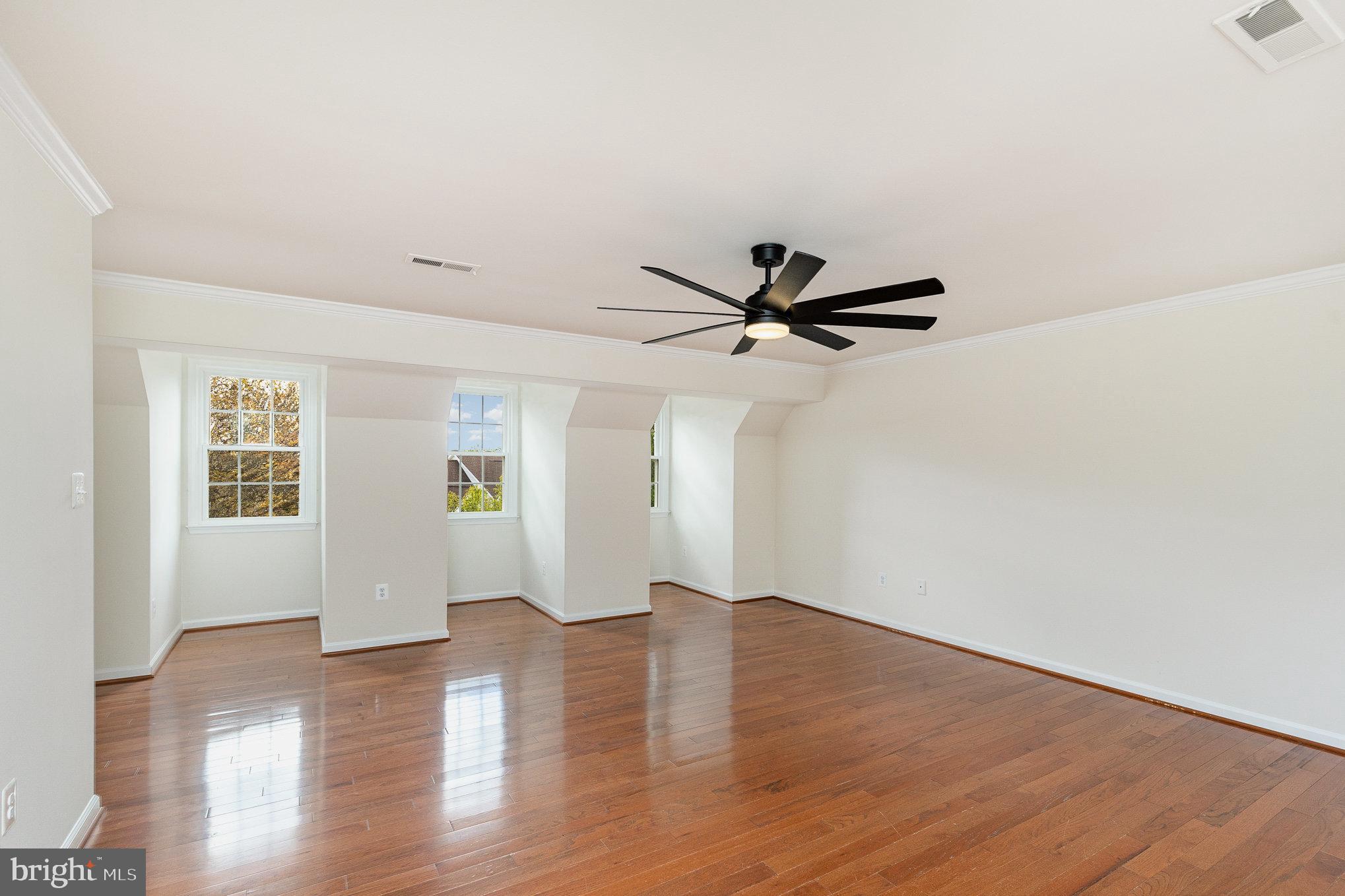 CRYSTAL LAKE - Residential