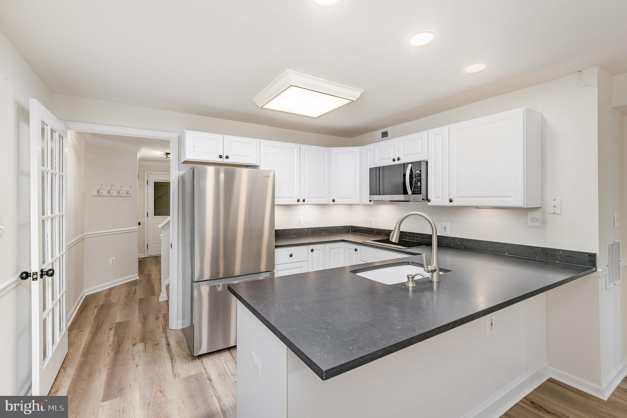 CRYSTAL LAKE - Residential