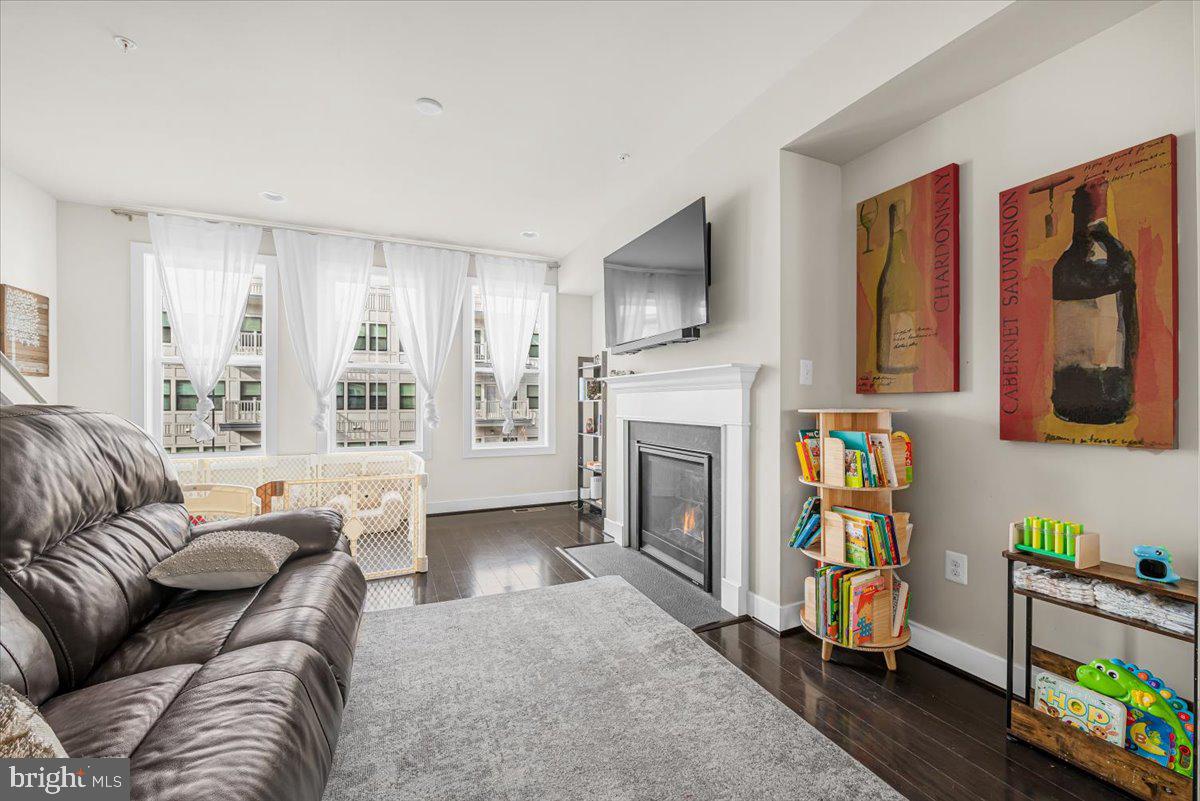 GLENMONT METROCENTRE - Residential Lease