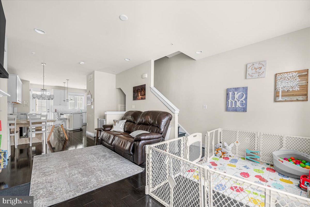 GLENMONT METROCENTRE - Residential Lease