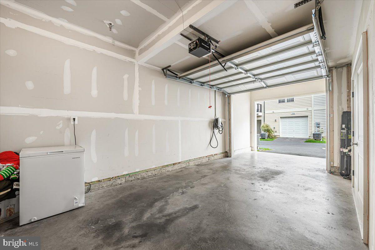 GLENMONT METROCENTRE - Residential Lease