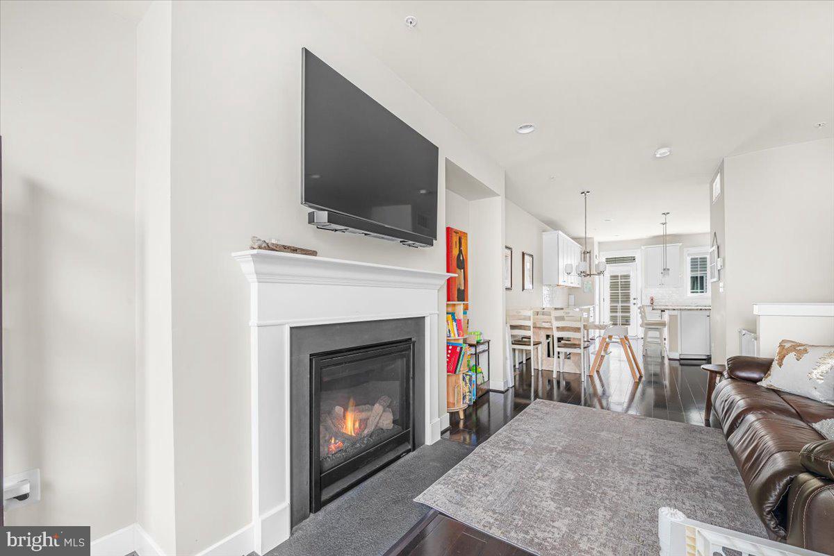 GLENMONT METROCENTRE - Residential Lease