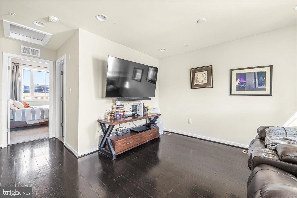 GLENMONT METROCENTRE - Residential Lease