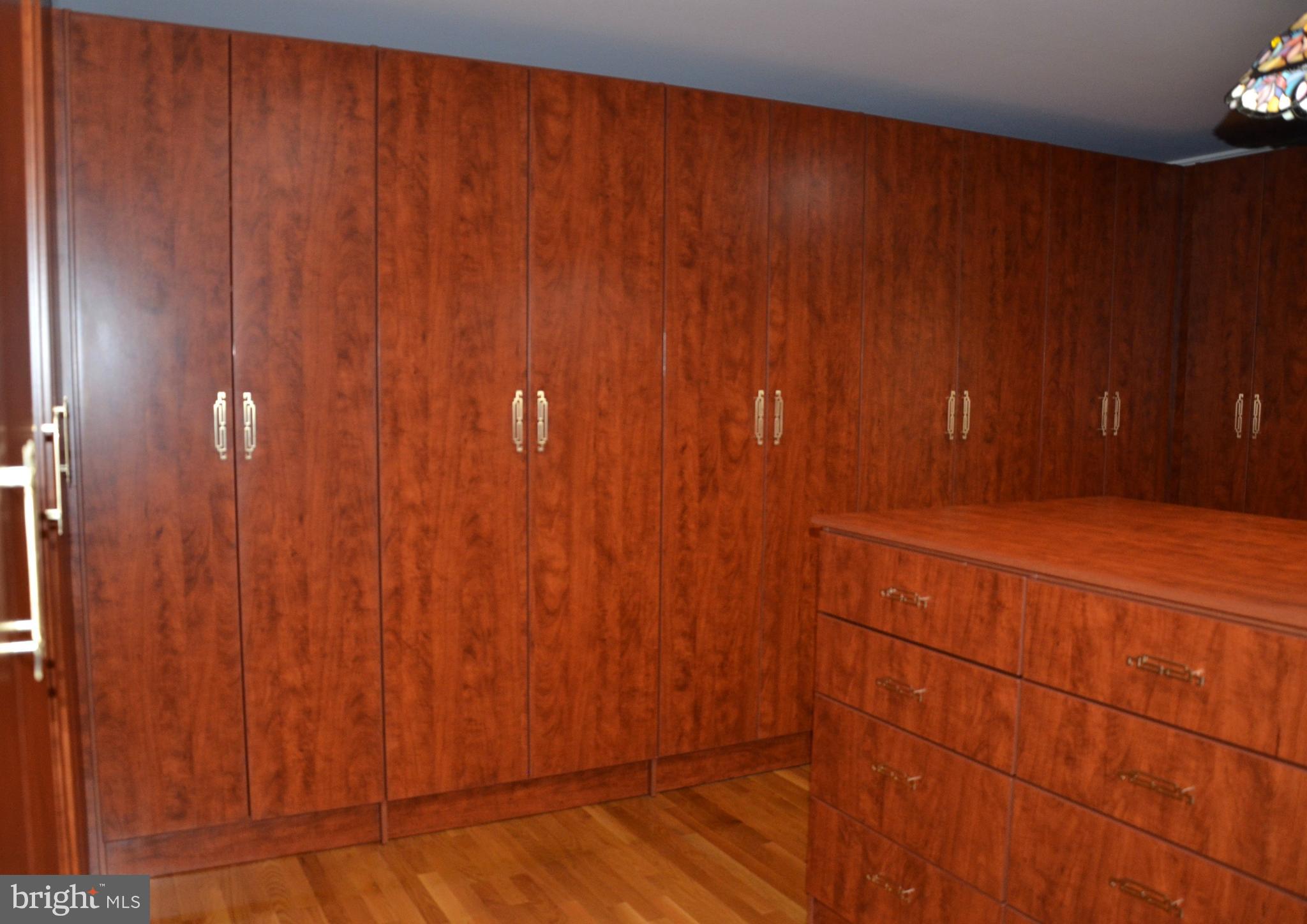 HILLANDALE - Residential