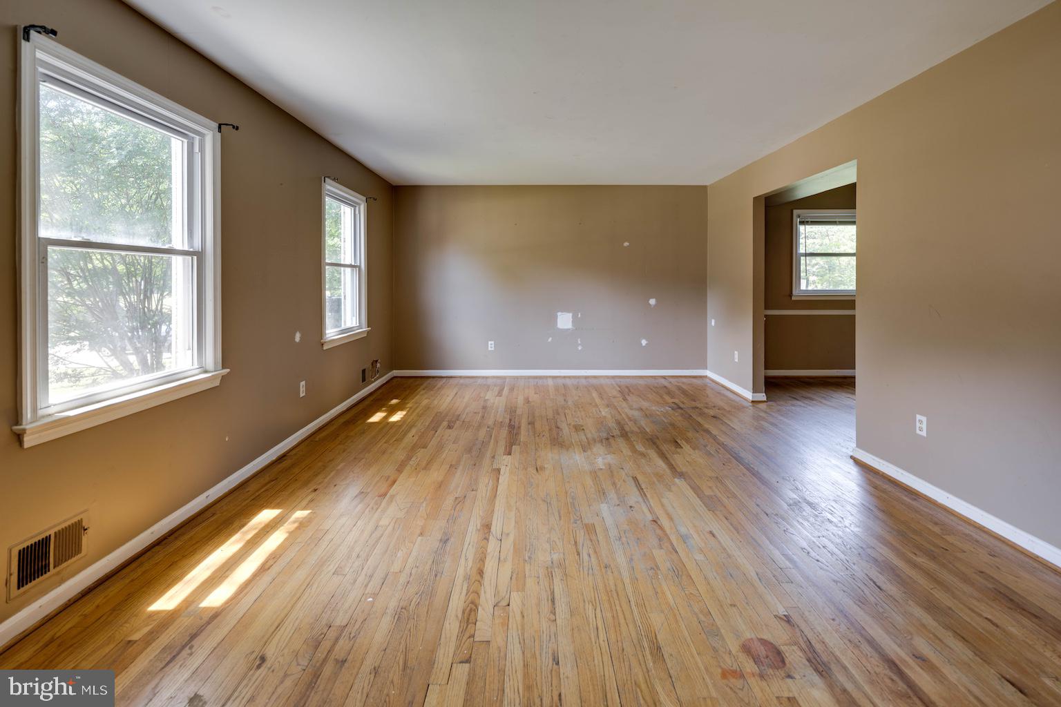 6802 ROBINIA ROAD