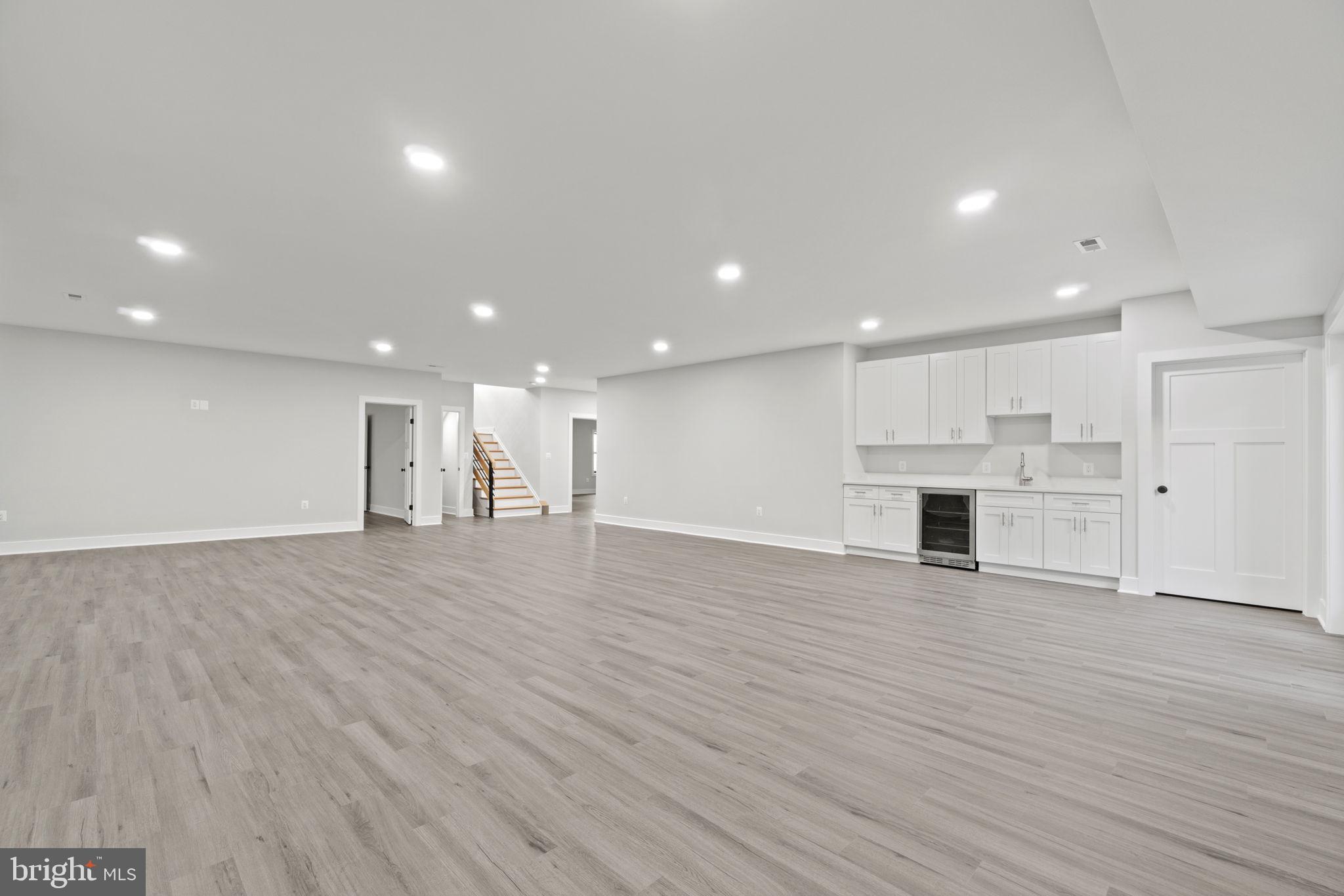 VIENNA WOODS - Residential