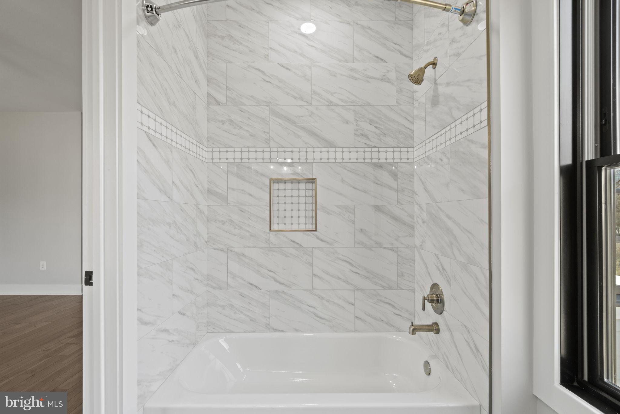 VIENNA WOODS - Residential