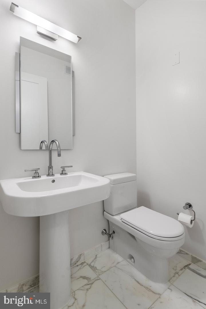 AVENUE OF THE ARTS - Residential Lease