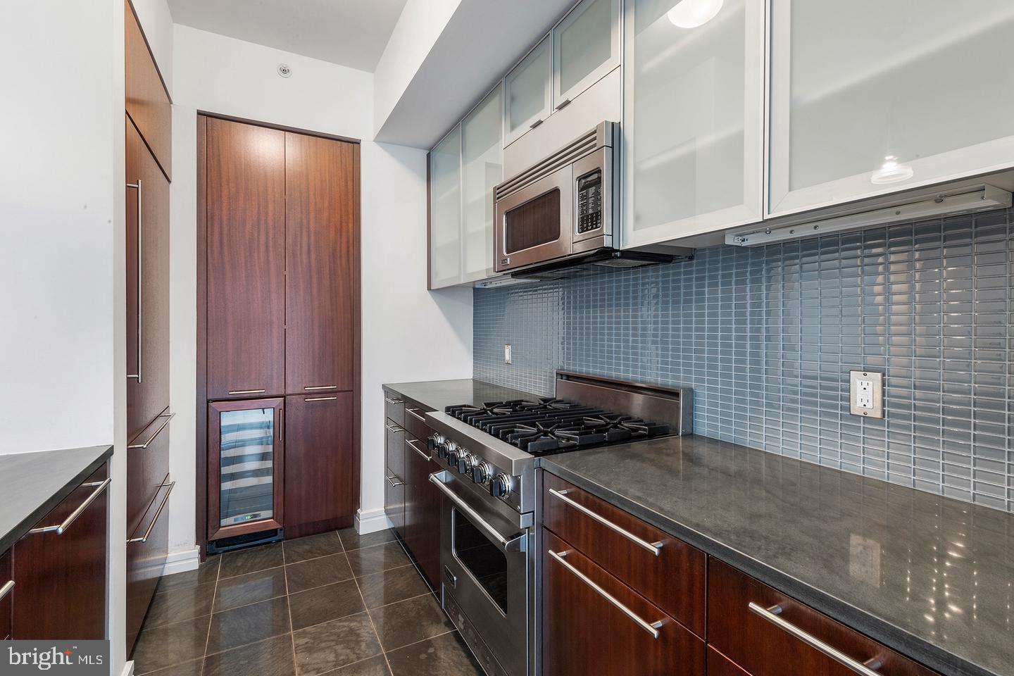 AVENUE OF THE ARTS - Residential Lease