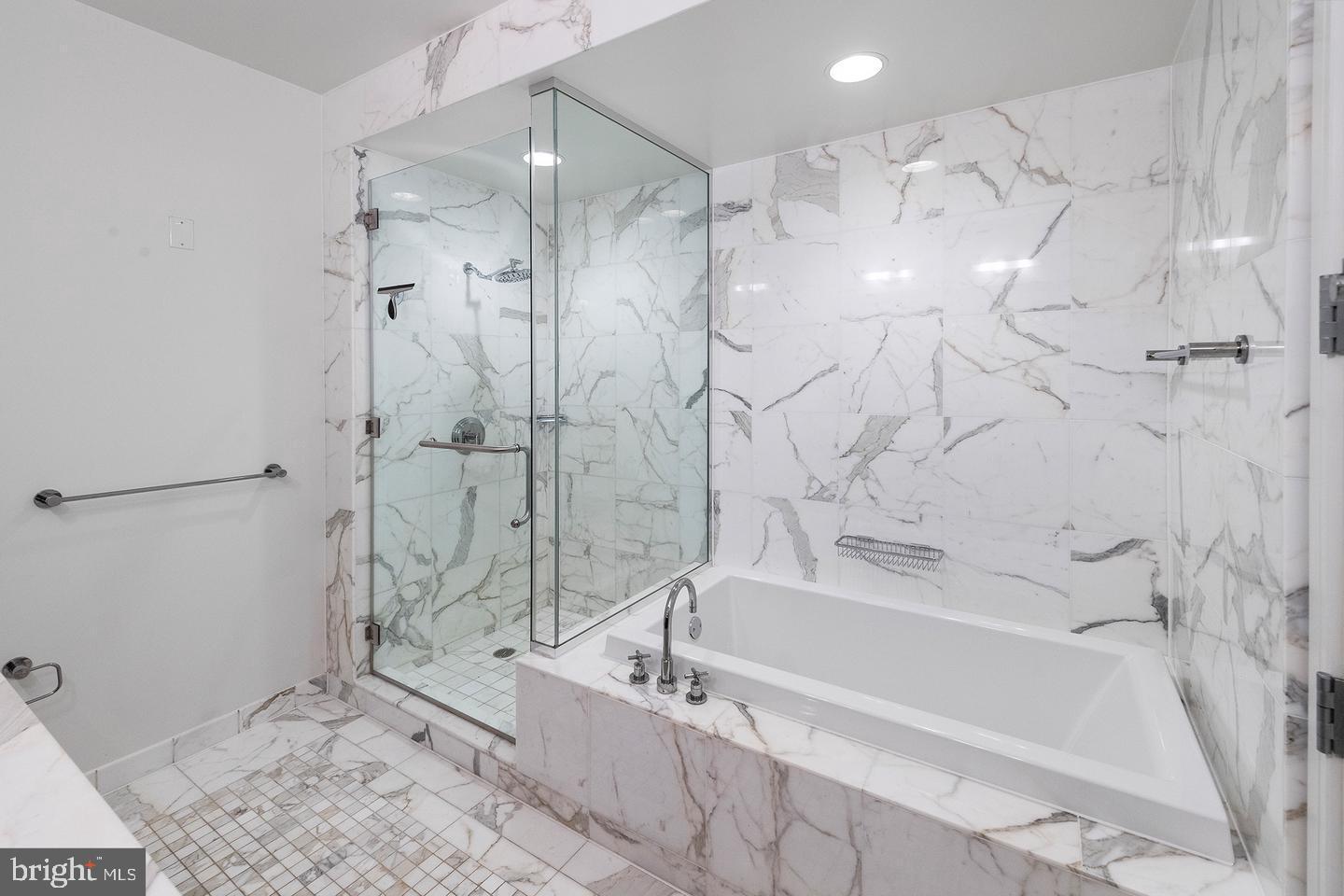 AVENUE OF THE ARTS - Residential Lease