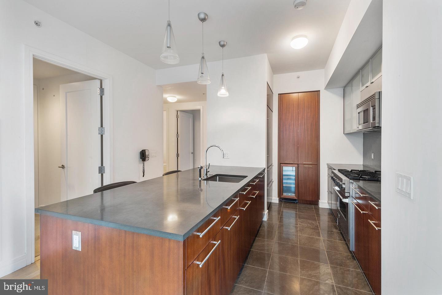 AVENUE OF THE ARTS - Residential Lease