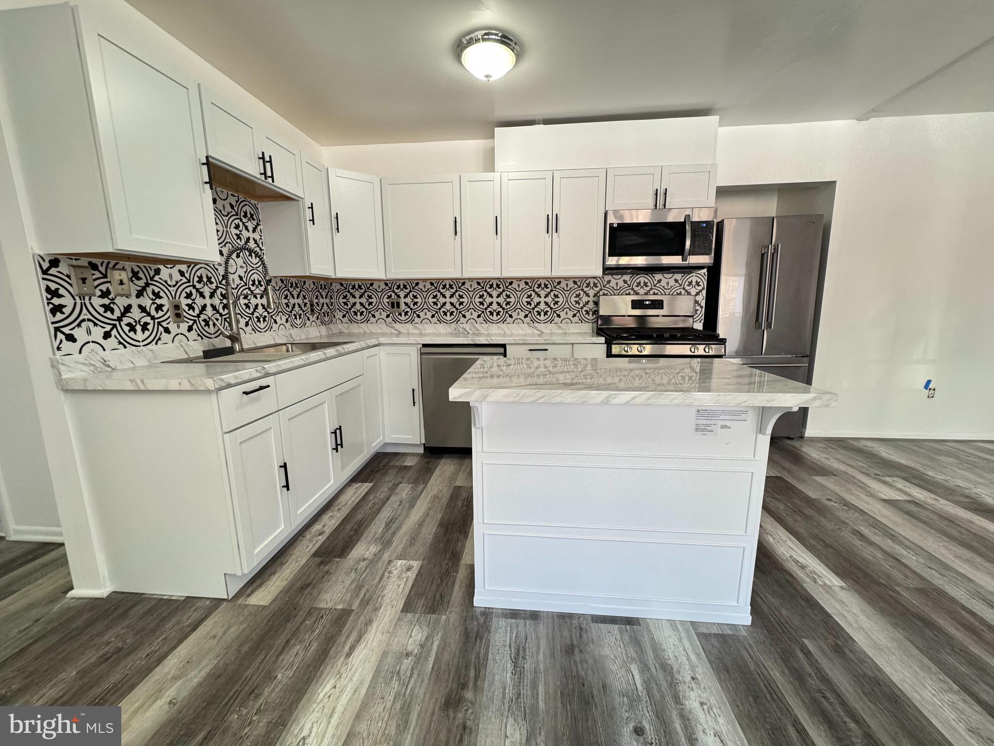 HUNTCREST CONDOMINIUM - Residential