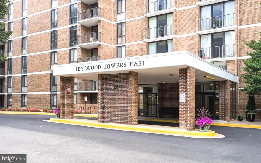 Generous 2BR/2BA condo in high-demand Idylwood Towers! This 1,182 sq ft unit features floor-to-ceiling windows, a private balcony, and in-unit washer/dryer. Condo fee includes ALL UTILITIES, offering fixed, predictable monthly costs. Enjoy resort-style amenities: pool, sun deck, gym, tennis, and 24-hr secured entry. Onsite maintenance program available for common repairs. Unbeatable Tysons area location—A short distance to popular stores and restaurants, including Whole Foods, Trader Joe’s, Peet's, and Starbucks.quick access to Metro (1 mi), I-66/495, and DC. Great value and opportunity.