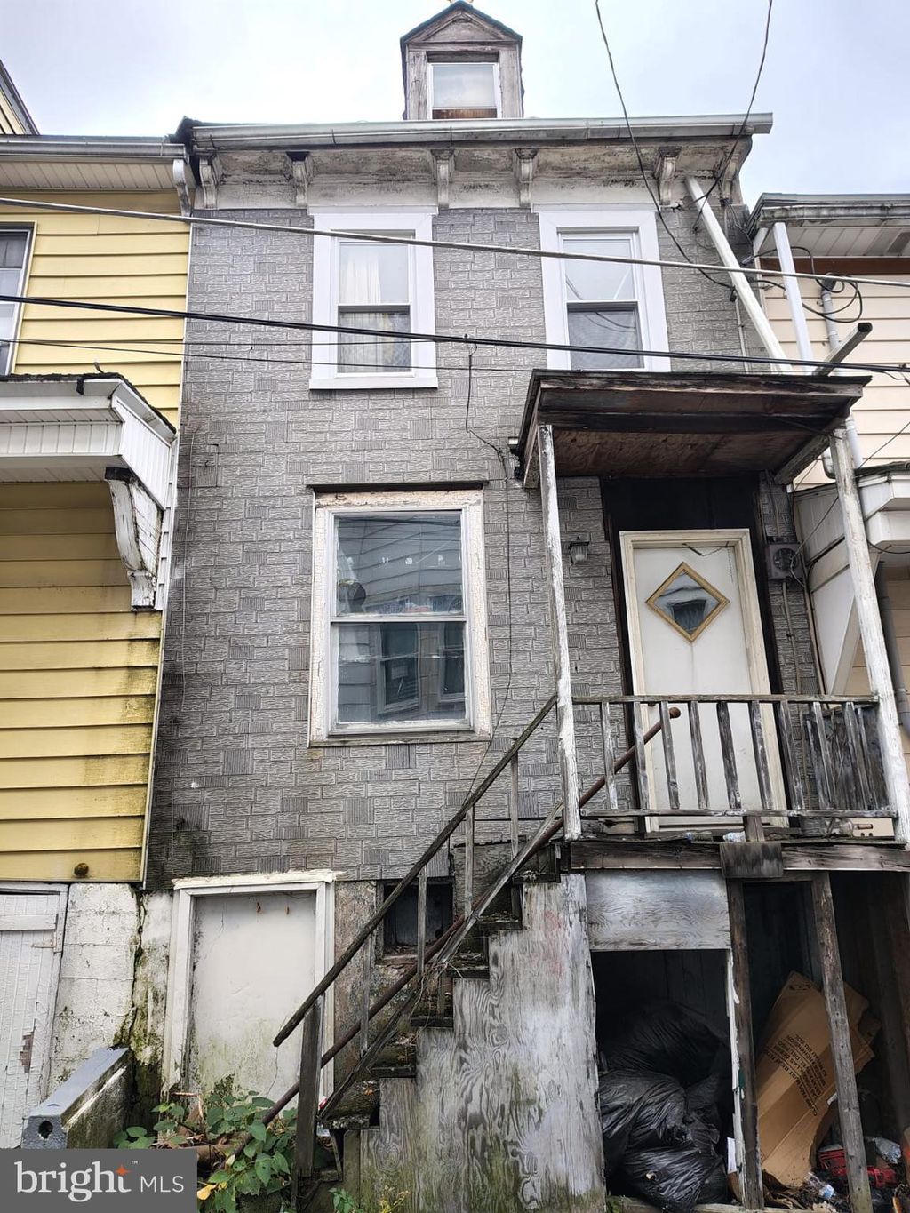 Photo of 412 W New York Street, SHENANDOAH, PA 17976 (MLS # PASK2022564)