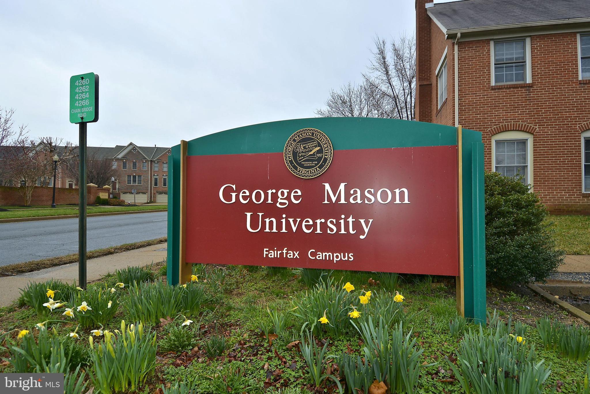 COUNTRY CLUB HILLS - Residential