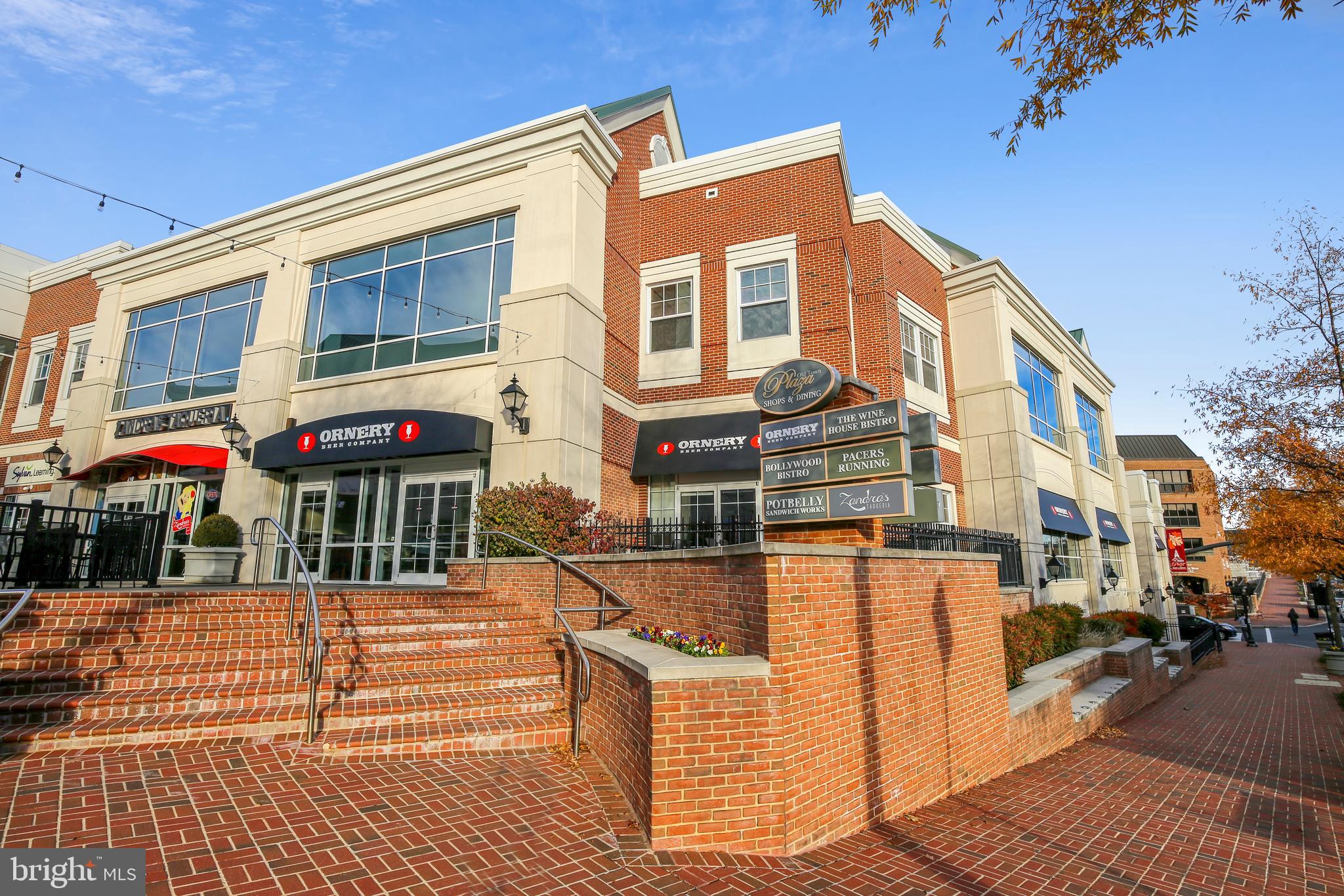 COUNTRY CLUB HILLS - Residential