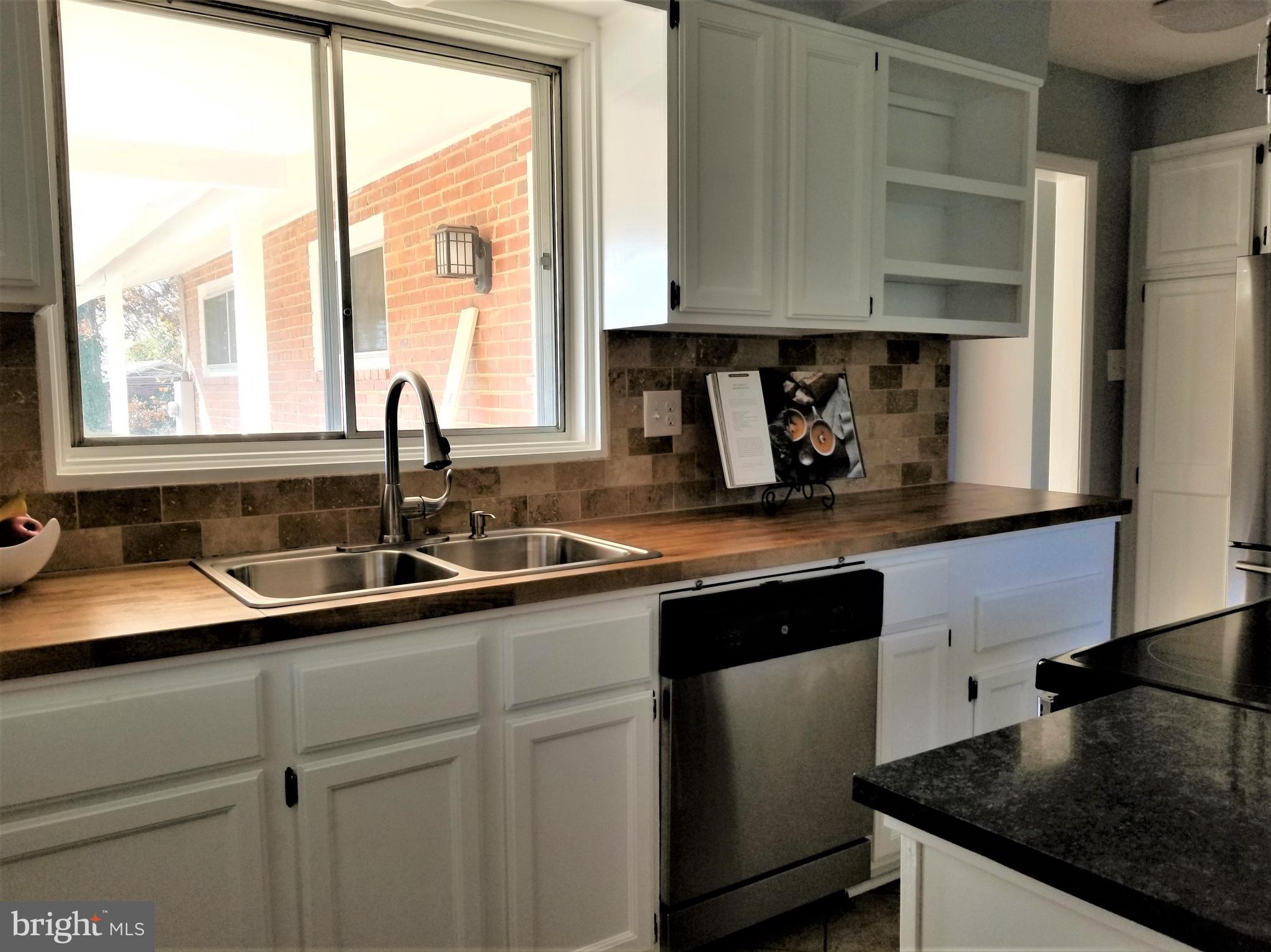 COUNTRY CLUB HILLS - Residential