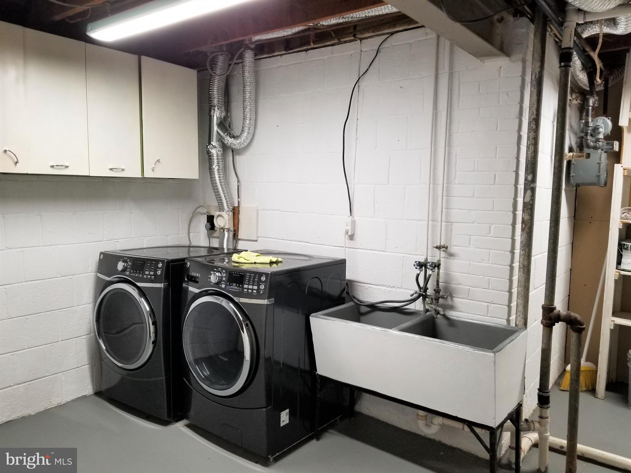 COUNTRY CLUB HILLS - Residential