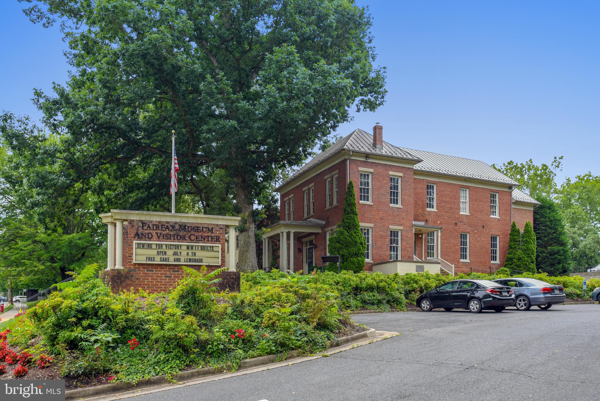 COUNTRY CLUB HILLS - Residential