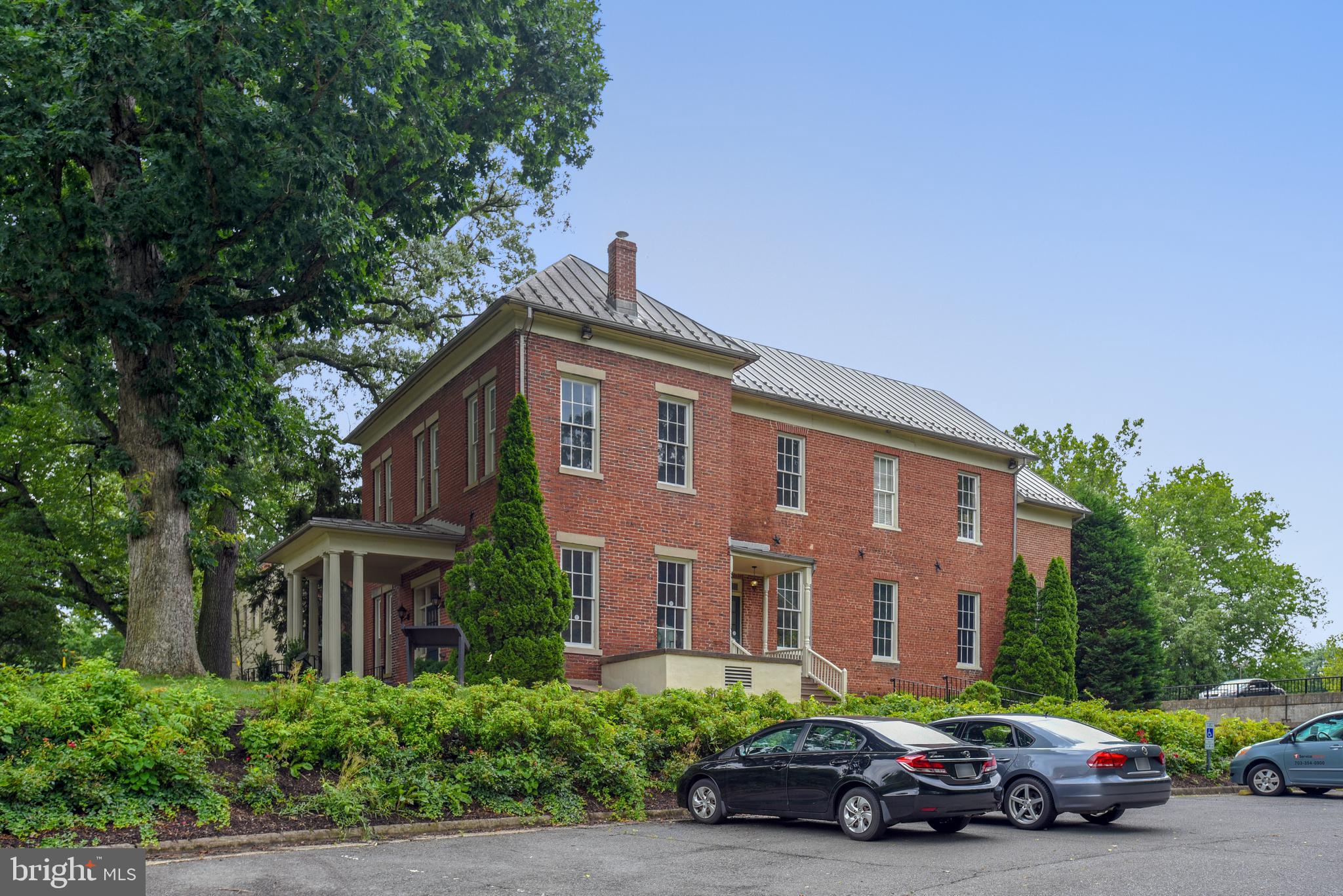 COUNTRY CLUB HILLS - Residential